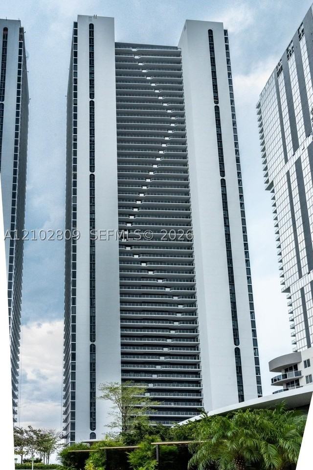 700 Ne 24th St #1506