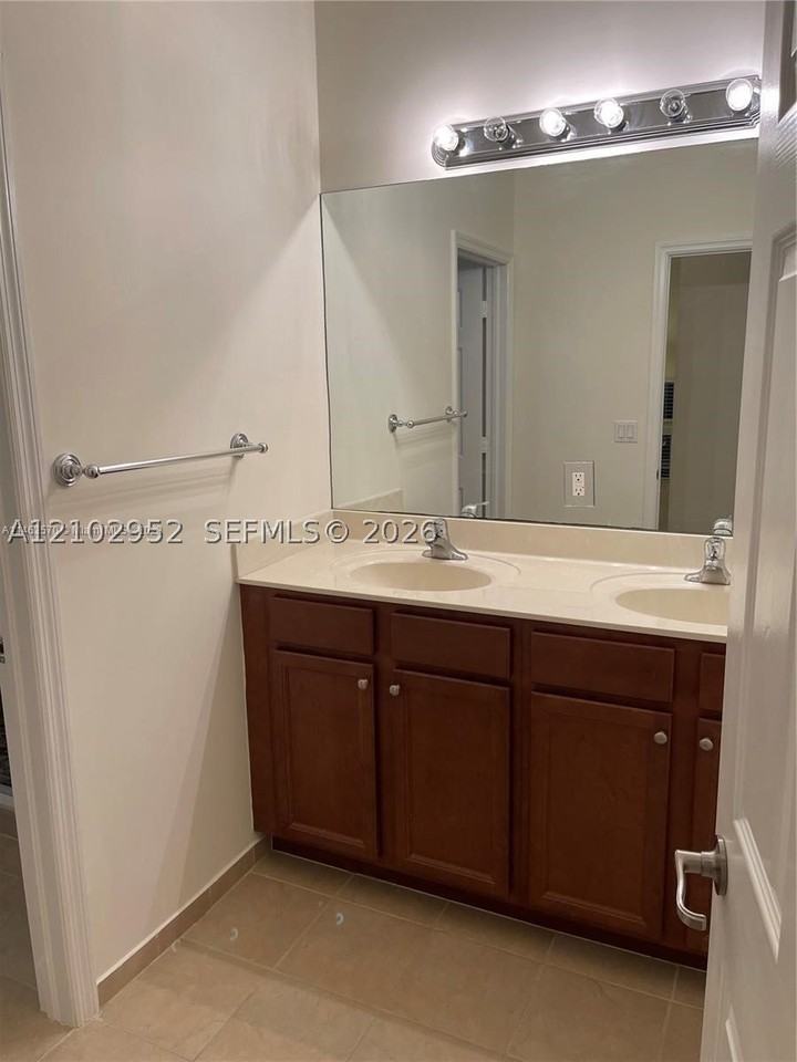 15382 Sw 173rd Ln #15382 - Photo 3 of 18
