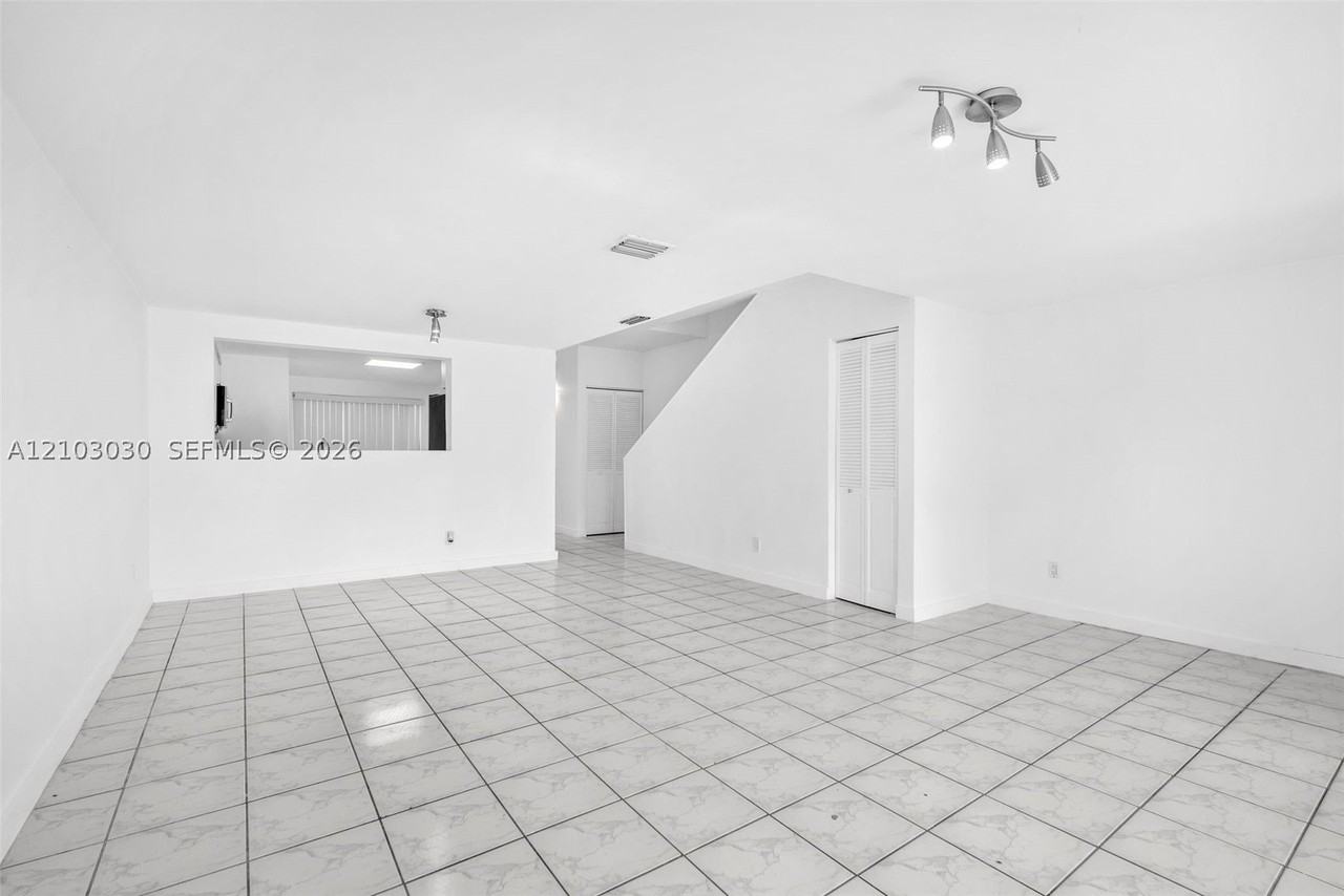 4761 N Pine Island Rd #4761 - Photo 6 of 37