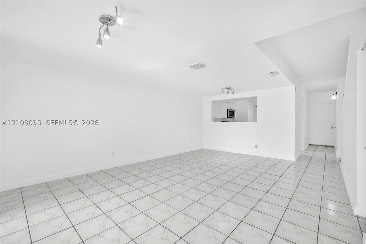 4761 N Pine Island Rd #4761 - Photo 7 of 37