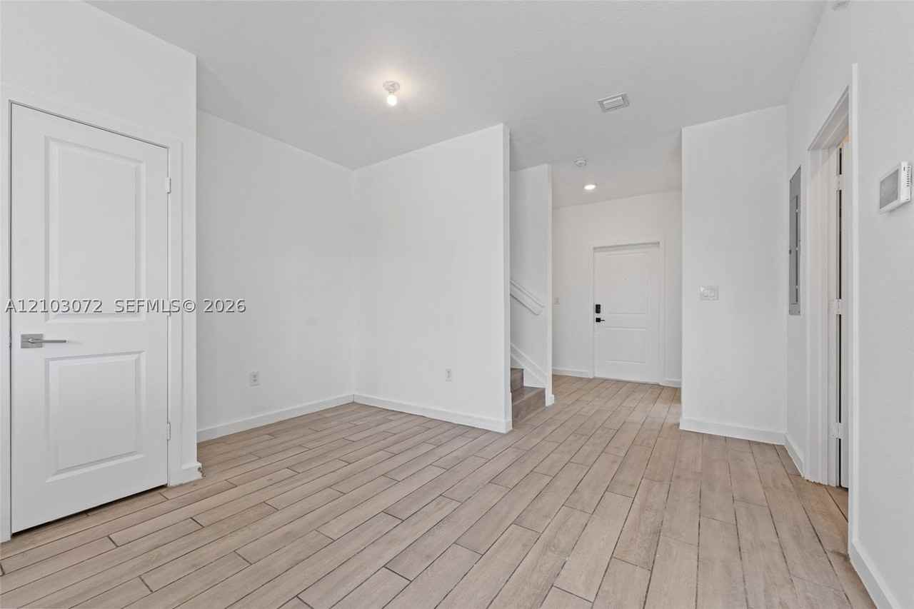 1010 Se 23rd Ave #1010 - Photo 7 of 36