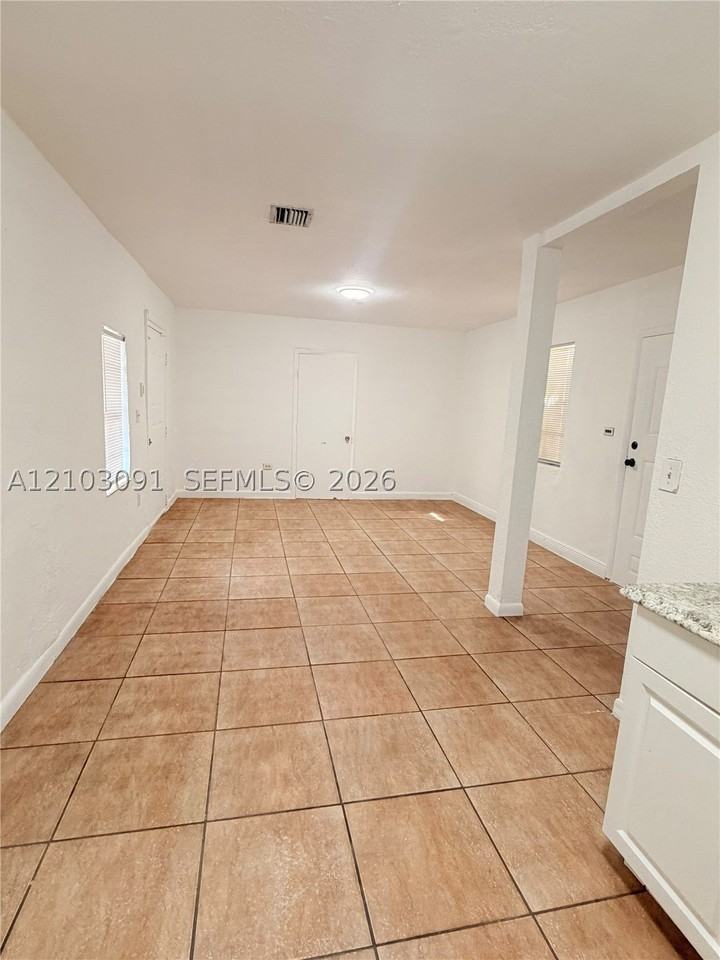 1224 Nw 41st St #2 - Photo 4 of 7