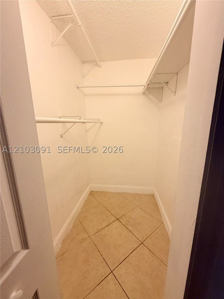 1224 Nw 41st St #2 - Photo 6 of 7