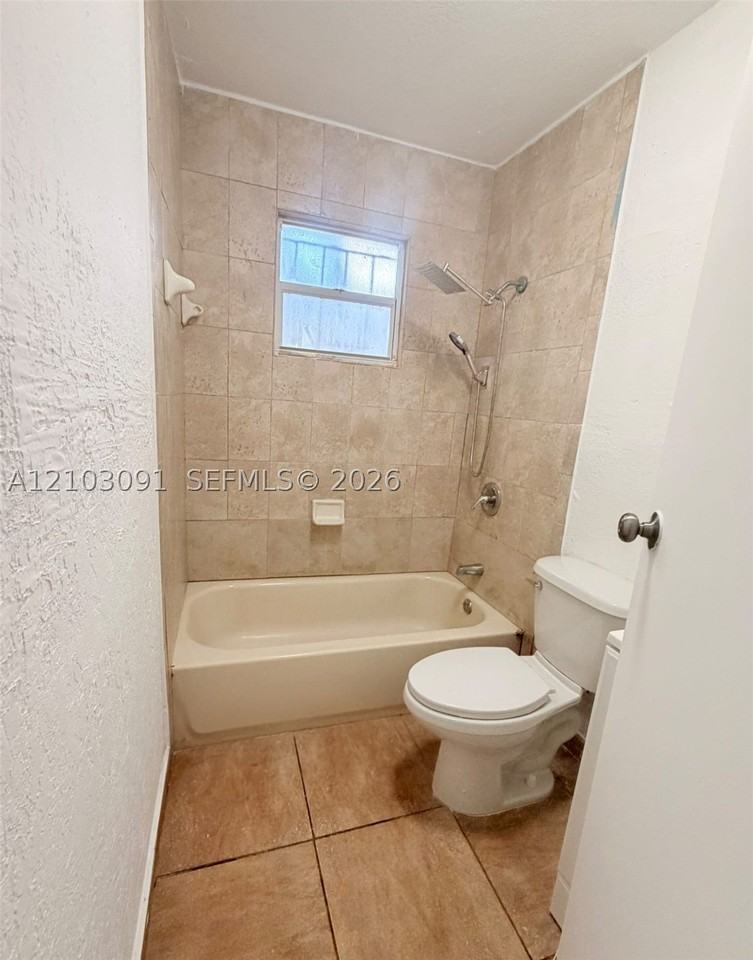 1224 Nw 41st St #2 - Photo 7 of 7