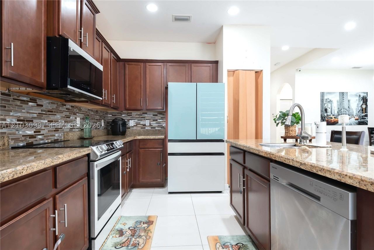 11828 Sw 253rd St - Photo 6 of 50