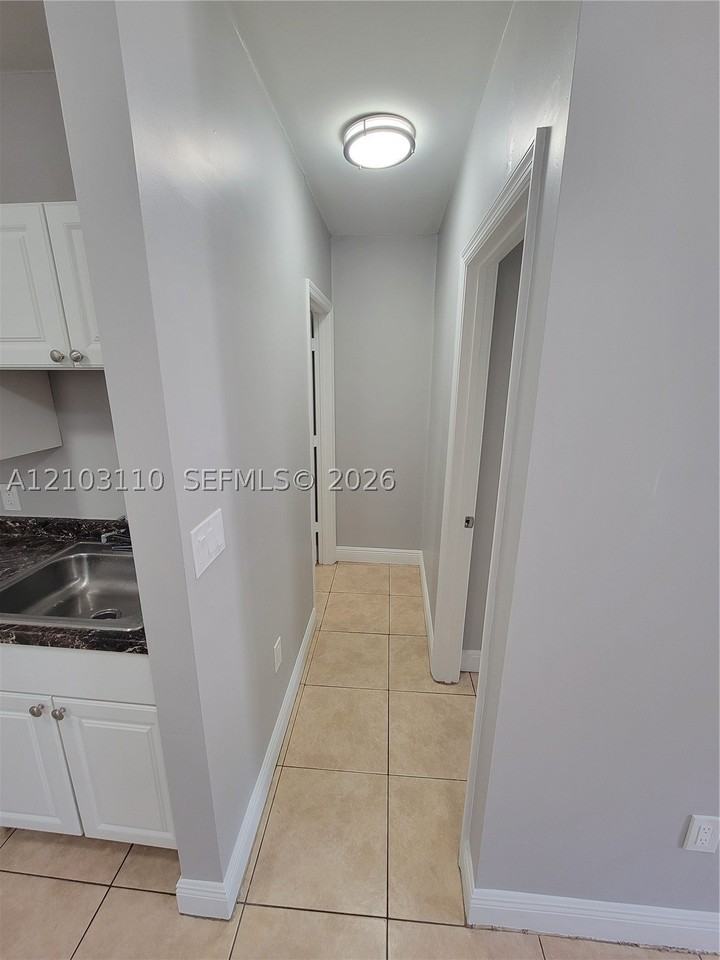 1740 Nw 1st Pl #3 - Photo 6 of 11