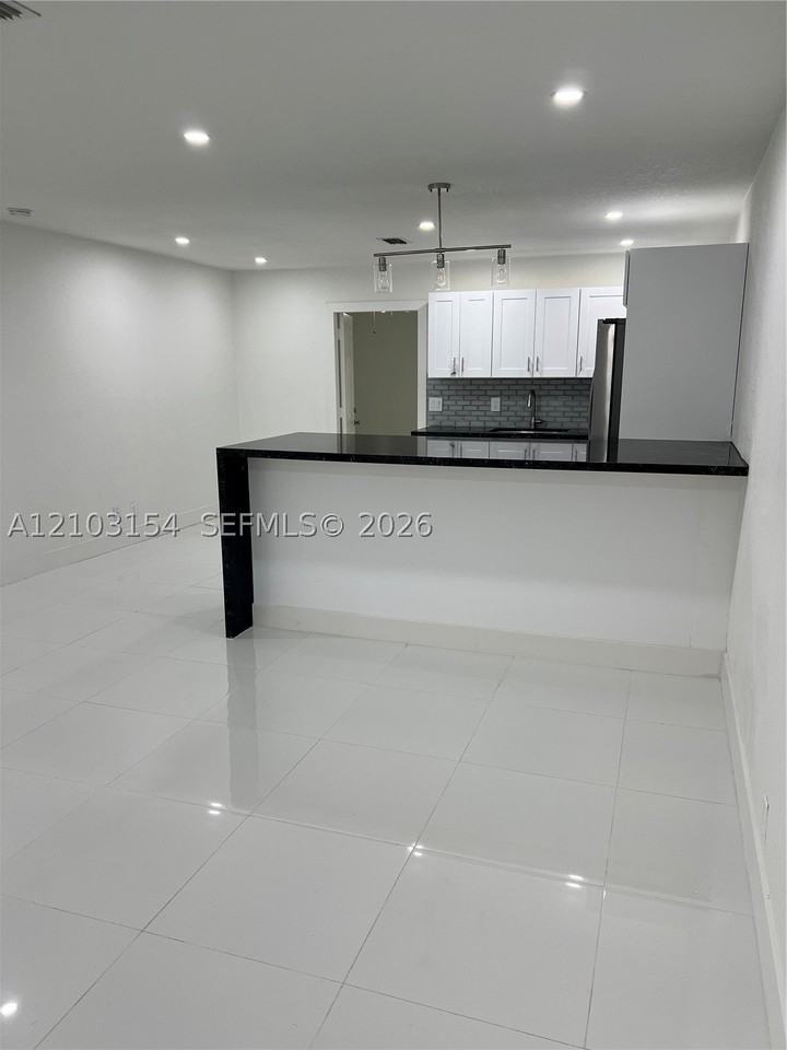 2014 Nw 60th Ave #2014 - Photo 2 of 13