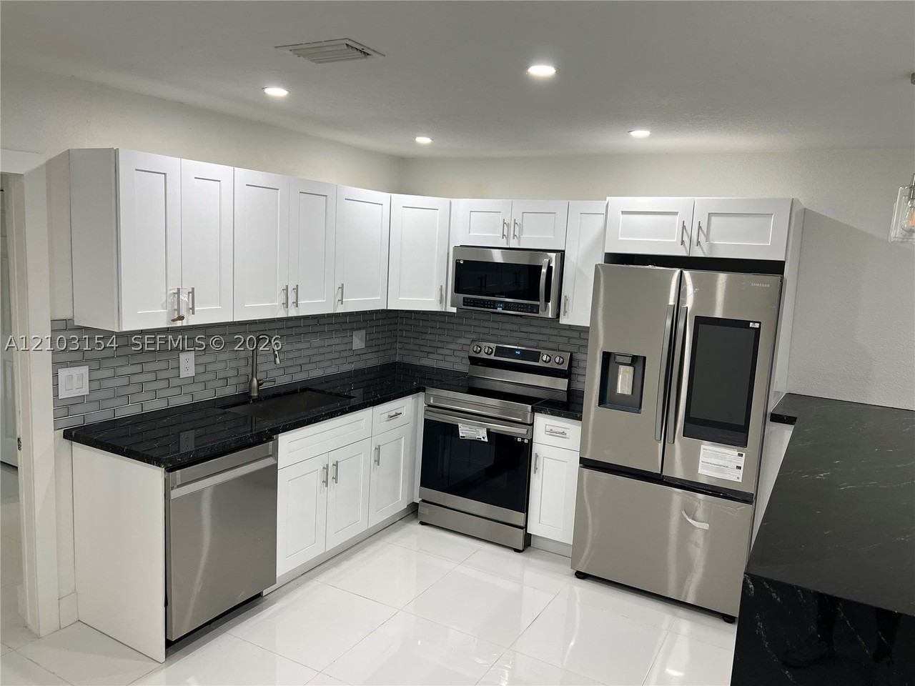 2014 Nw 60th Ave #2014 - Photo 4 of 13