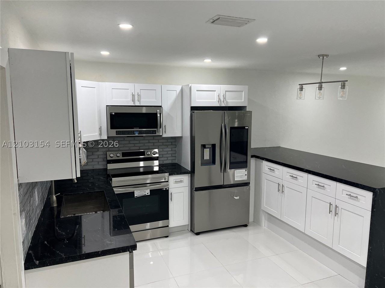 2014 Nw 60th Ave #2014 - Photo 5 of 13