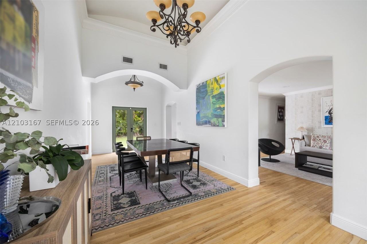 1015 Sw 44th Ave - Photo 7 of 31