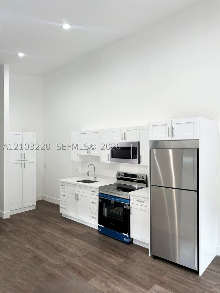 2126 Nw 24th St #A - Photo 2 of 6