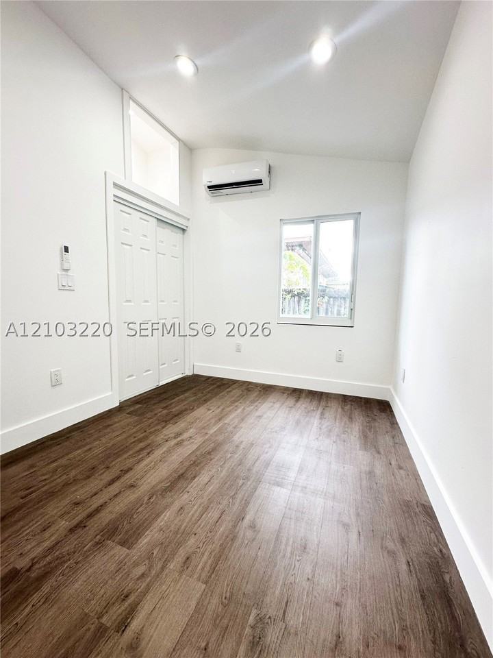 2126 Nw 24th St #A - Photo 4 of 6