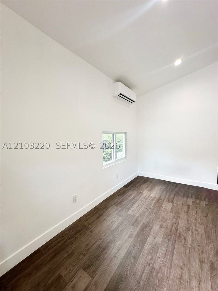 2126 Nw 24th St #A - Photo 5 of 6