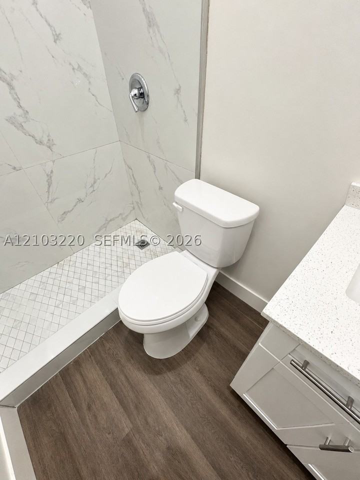 2126 Nw 24th St #A - Photo 6 of 6
