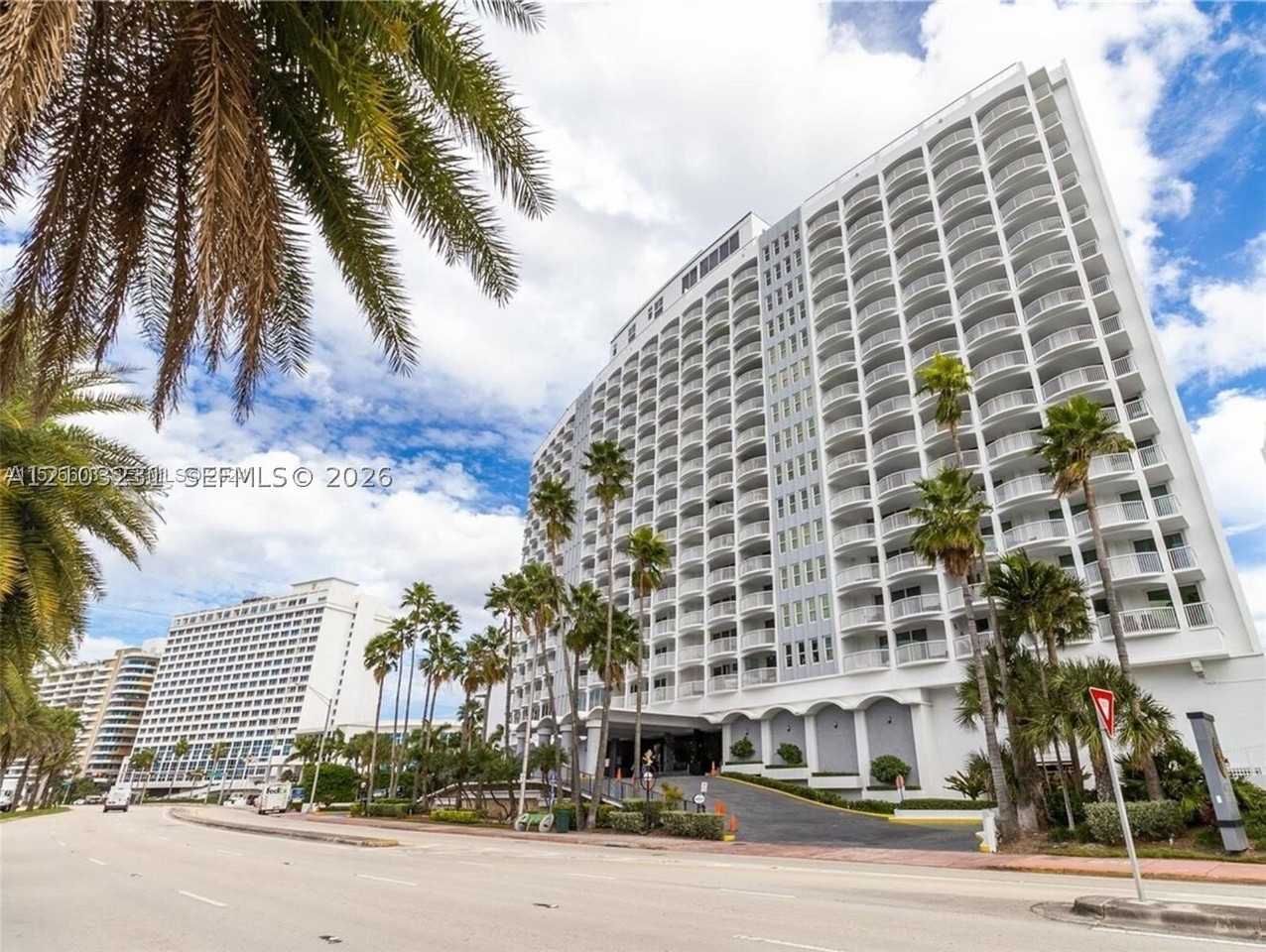 5401 Collins Ave #1229 - Photo 3 of 40