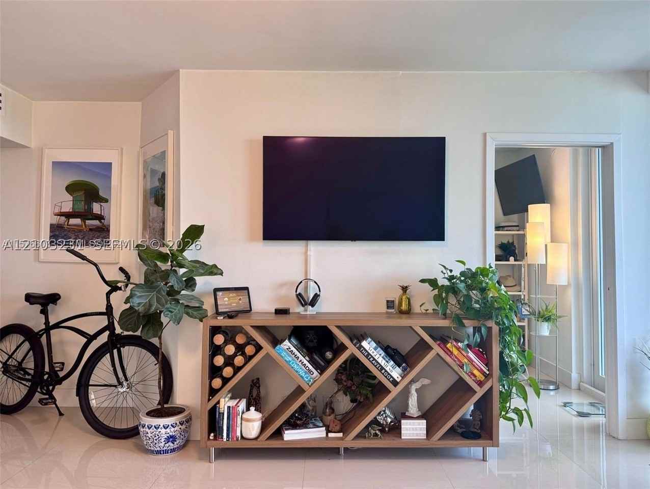 5401 Collins Ave #1229 - Photo 4 of 40
