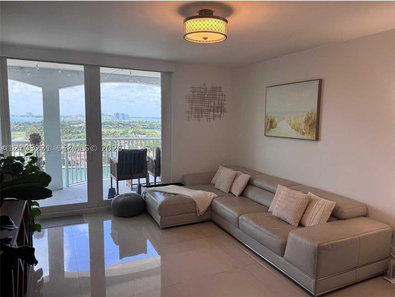 5401 Collins Ave #1229 - Photo 7 of 40