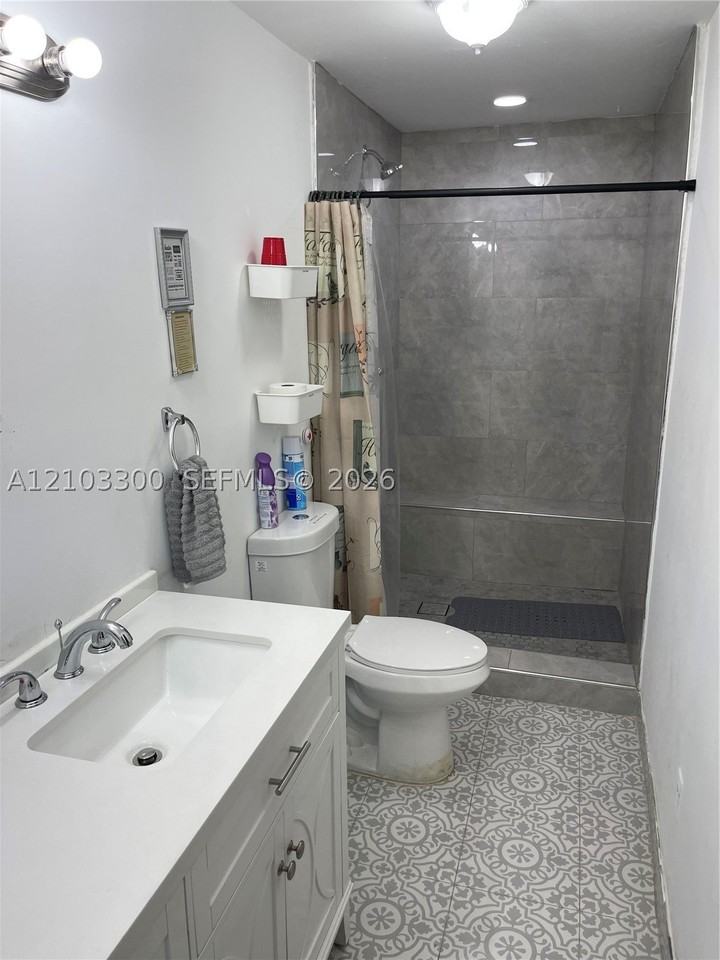 1331 Nw 112th St #1 - Photo 5 of 6