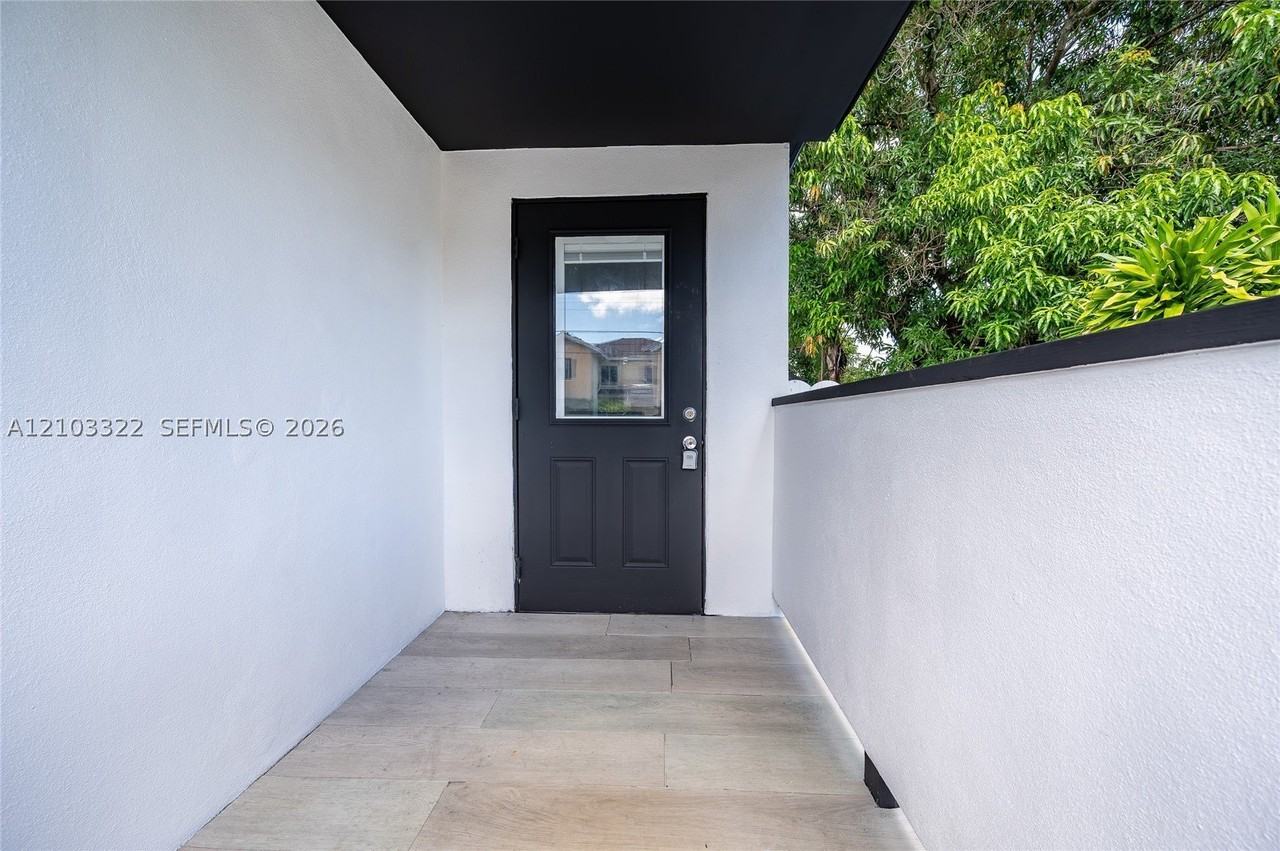 35 Nw 57th St #1 - Photo 4 of 18