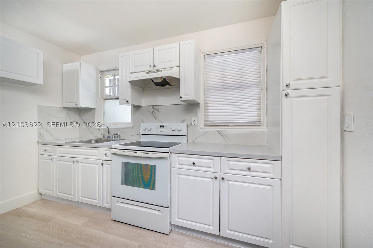 35 Nw 57th St #1 - Photo 6 of 18