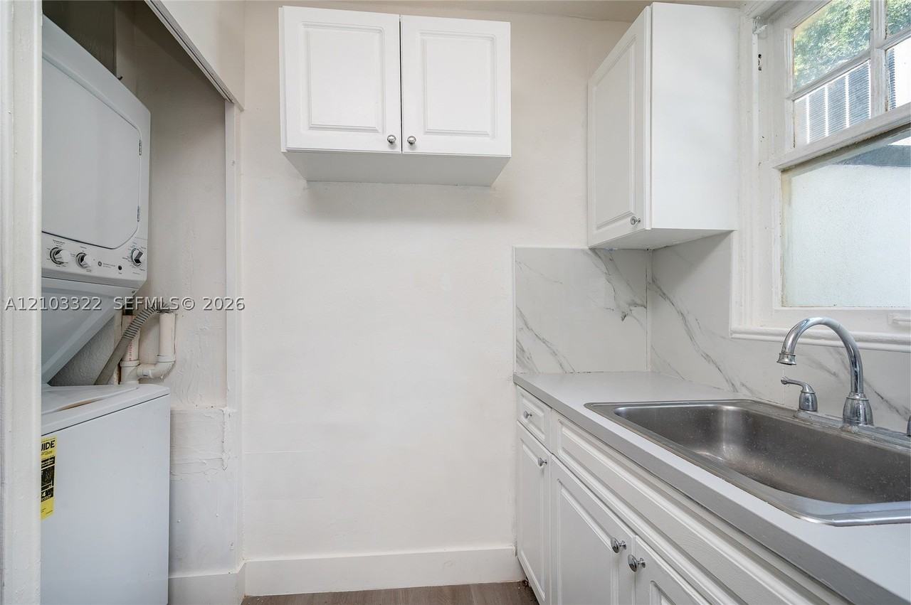 35 Nw 57th St #1 - Photo 7 of 18