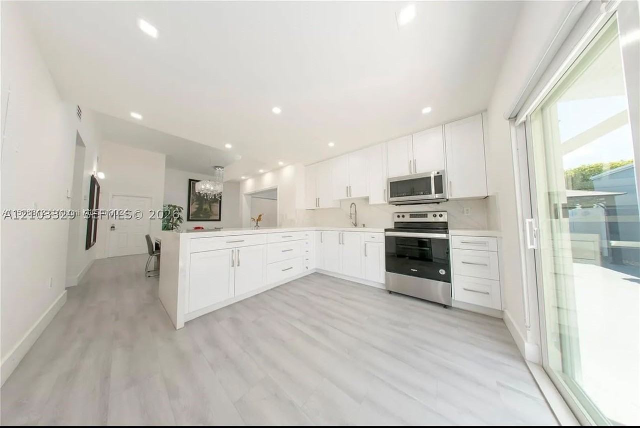 667 Nw 124th Ave - Photo 7 of 15