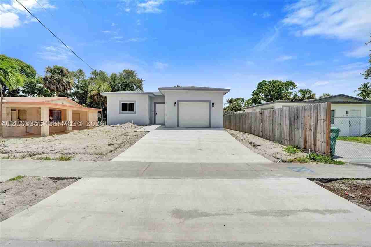 2536 Nw 9th Ct - Photo 2 of 46