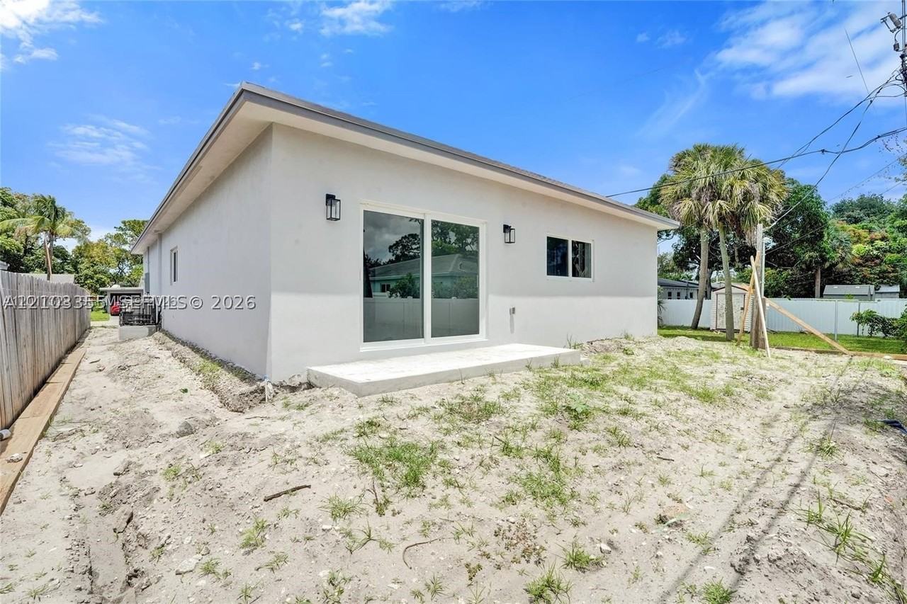 2536 Nw 9th Ct - Photo 3 of 46