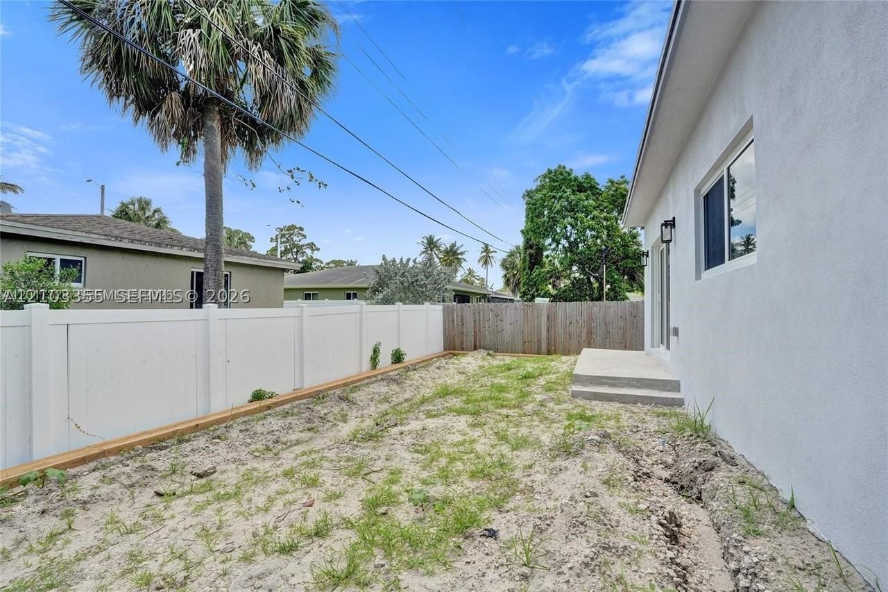2536 Nw 9th Ct - Photo 4 of 46