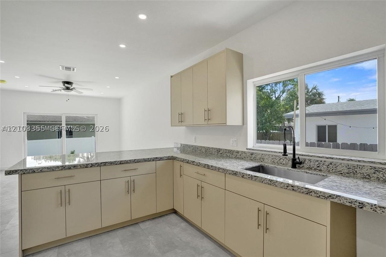 2536 Nw 9th Ct - Photo 5 of 46