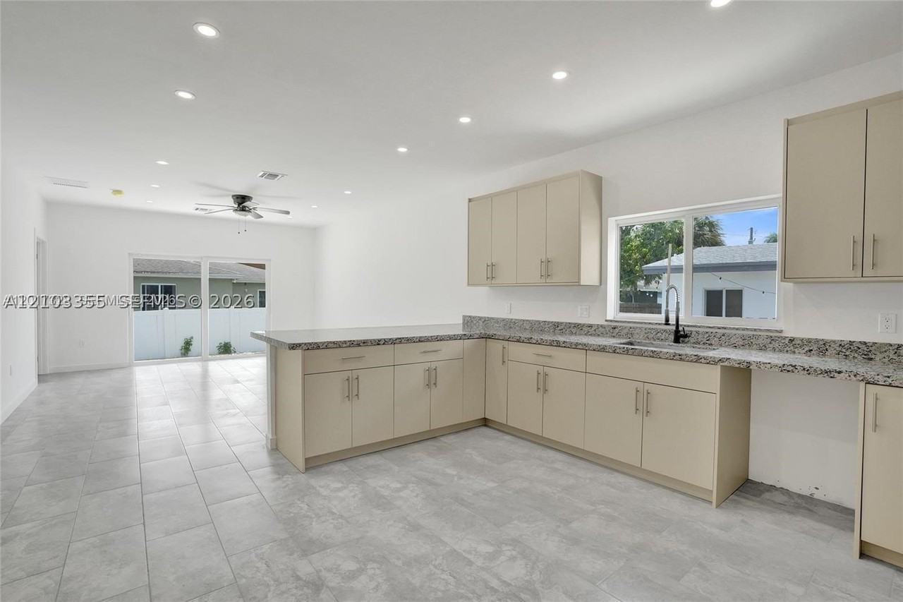 2536 Nw 9th Ct - Photo 7 of 46