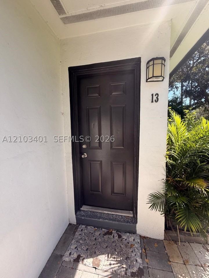 1821 Thomas St #13 - Photo 3 of 13