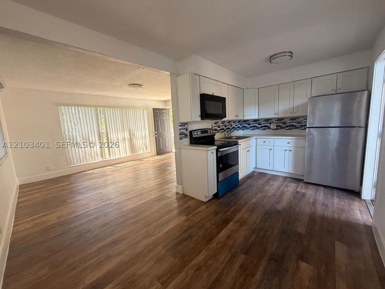 1821 Thomas St #13 - Photo 4 of 13