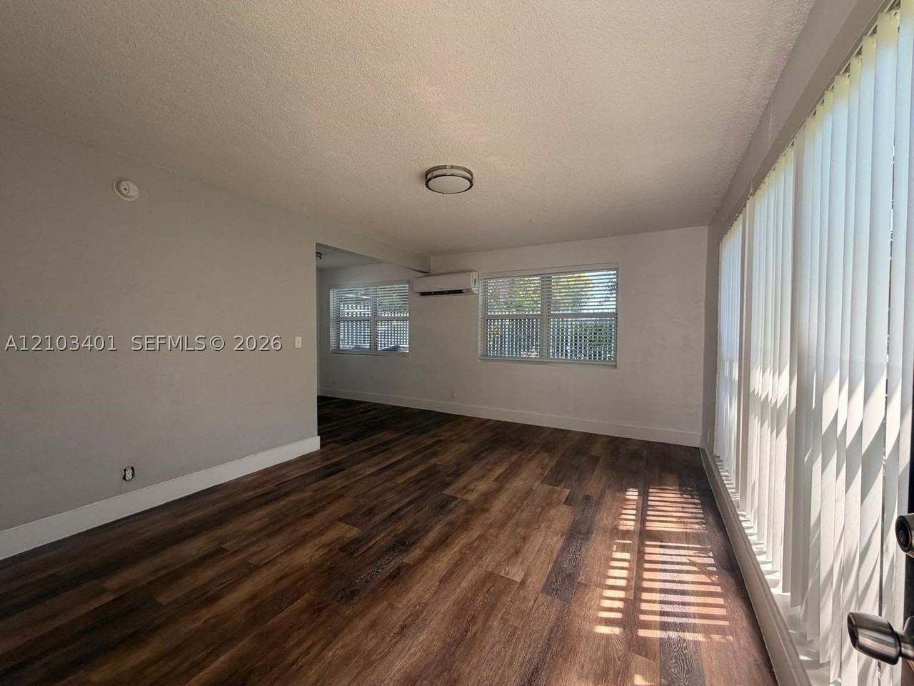 1821 Thomas St #13 - Photo 6 of 13