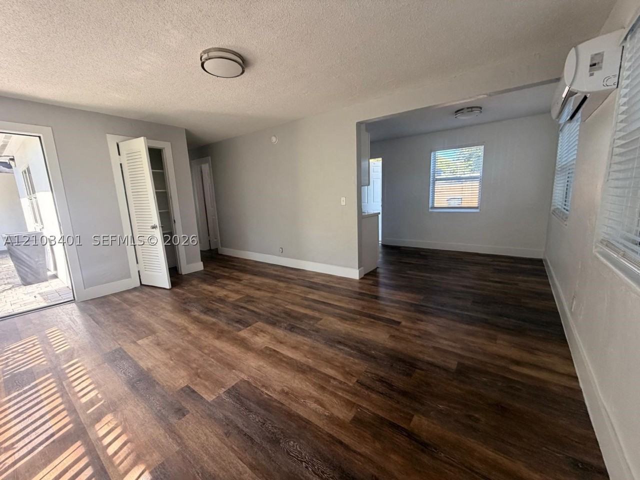 1821 Thomas St #13 - Photo 7 of 13