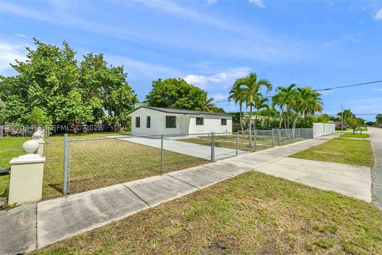 10411 Sw 151st Ter #10411 - Photo 2 of 34