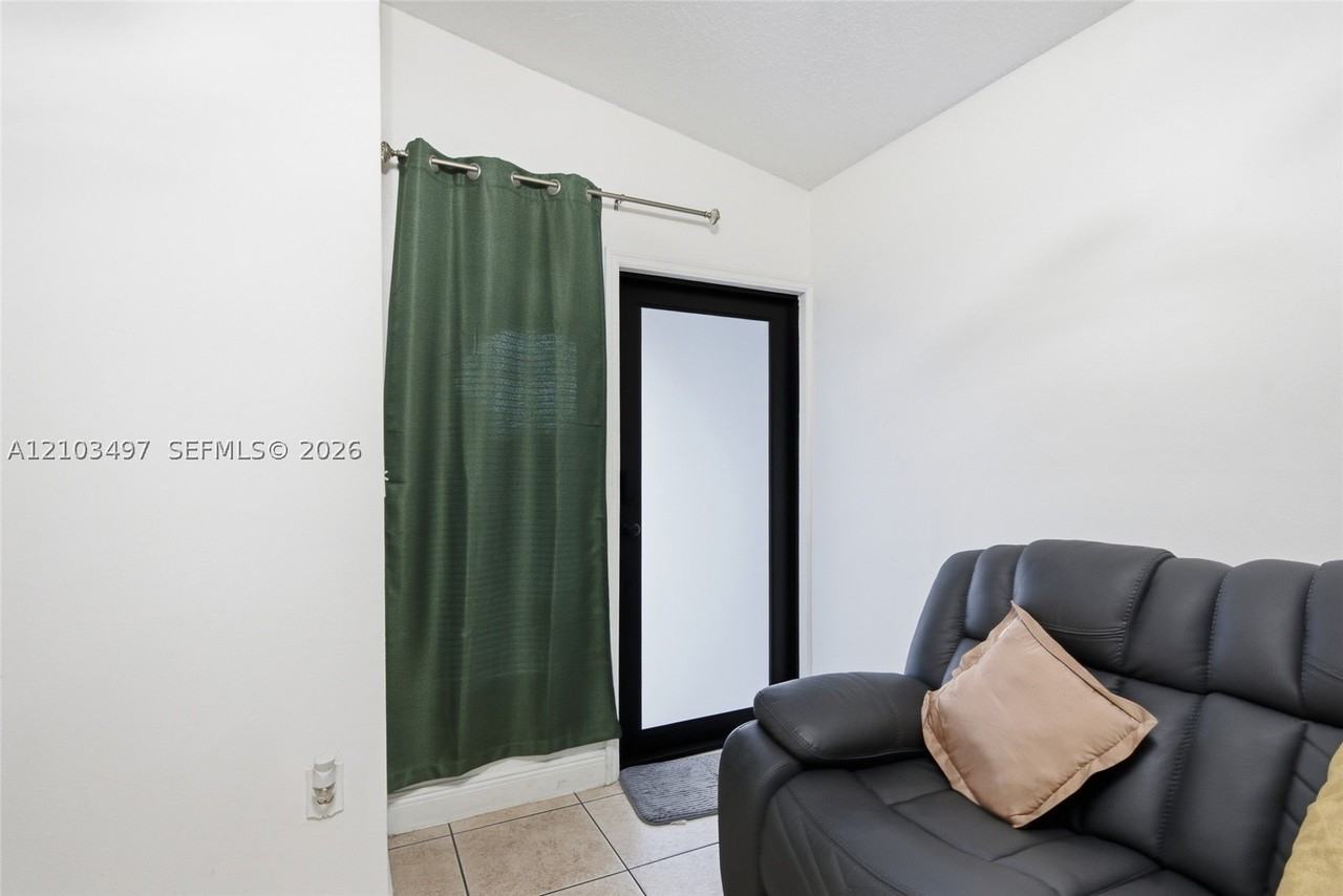 20752 Sw 121st Ct - Photo 4 of 30