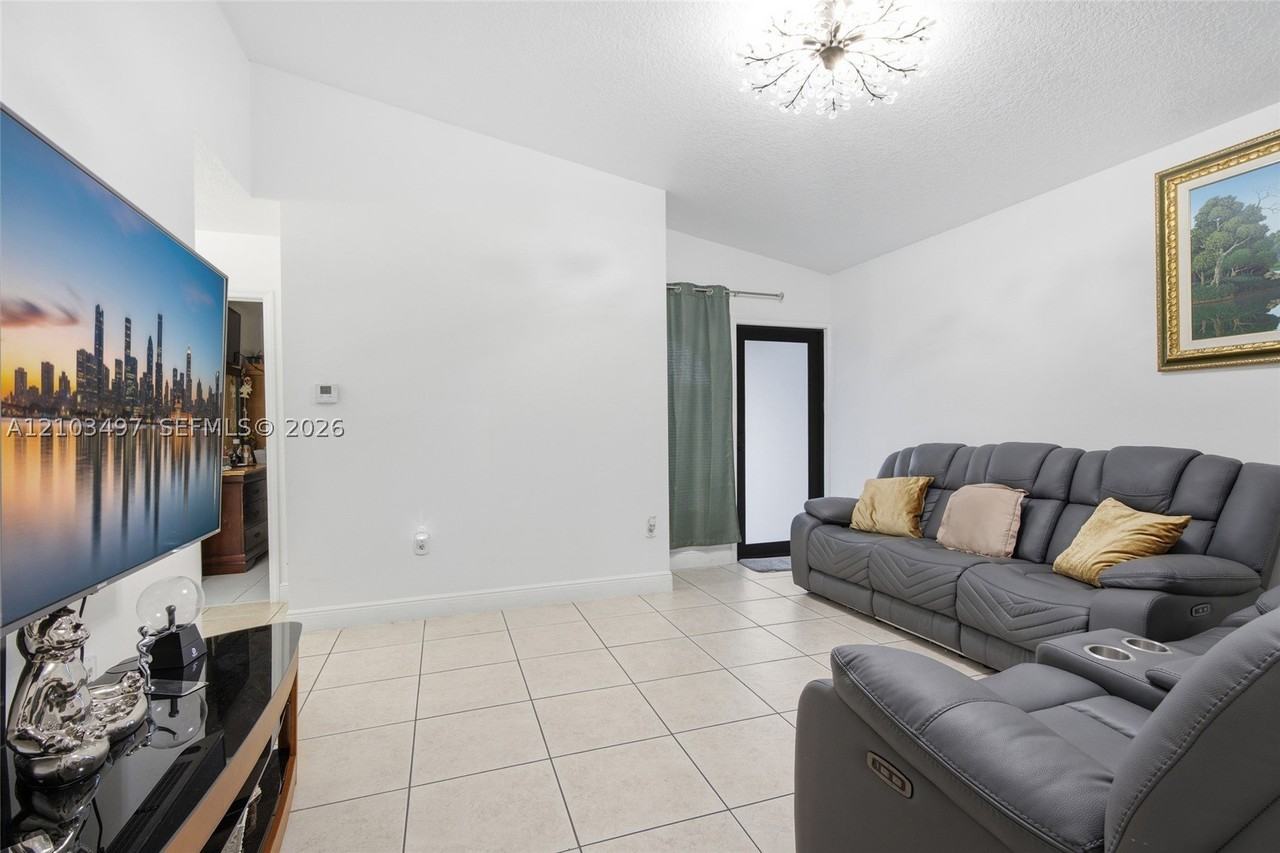 20752 Sw 121st Ct - Photo 5 of 30