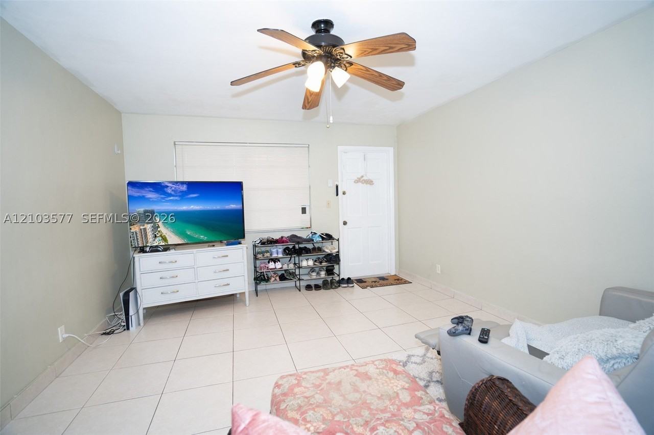 5270 Sw 90th Way #3 - Photo 2 of 10