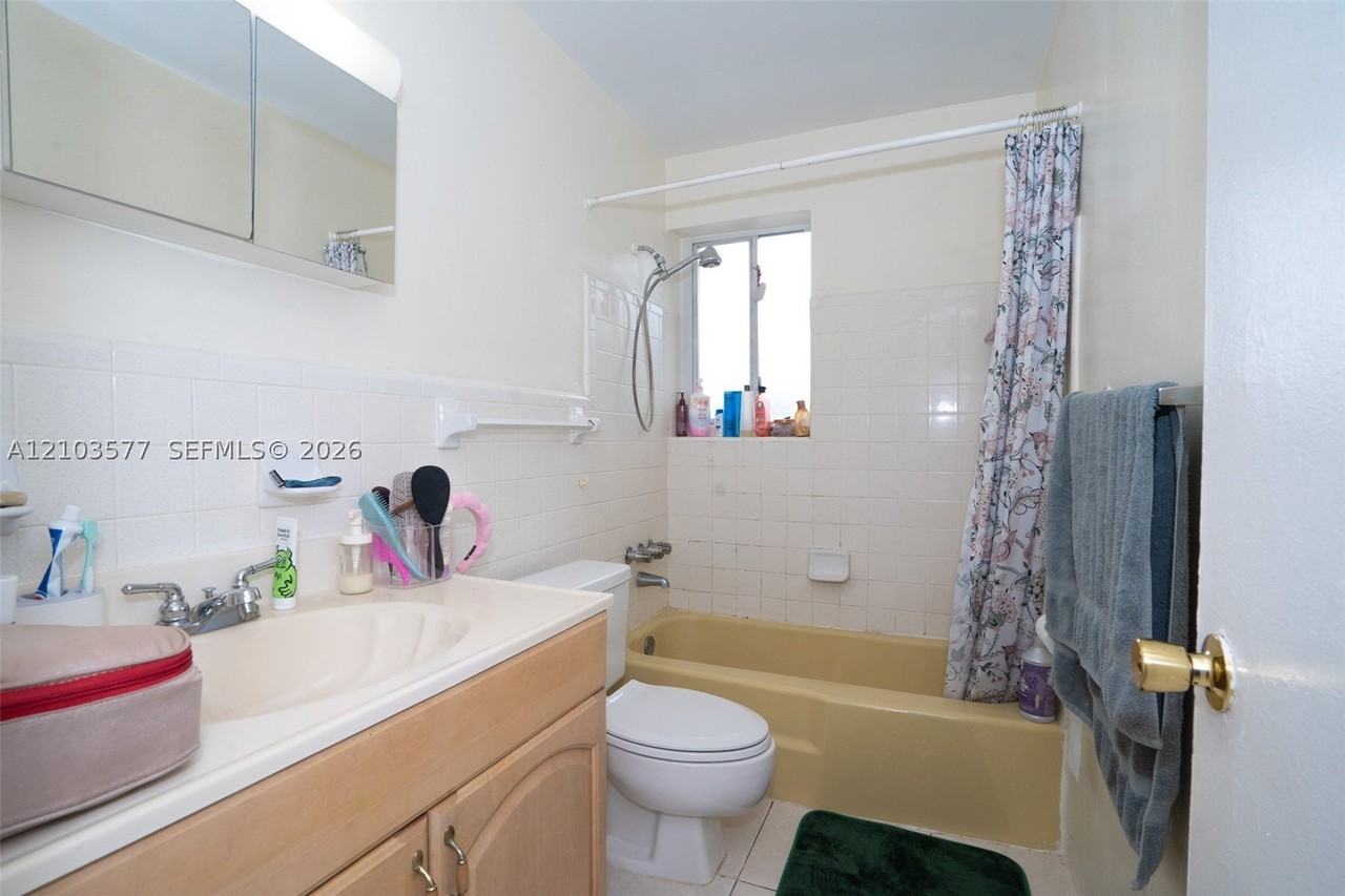 5270 Sw 90th Way #3 - Photo 6 of 10