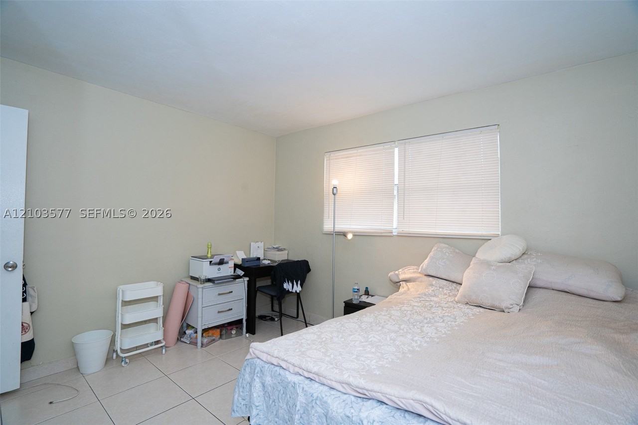 5270 Sw 90th Way #3 - Photo 7 of 10