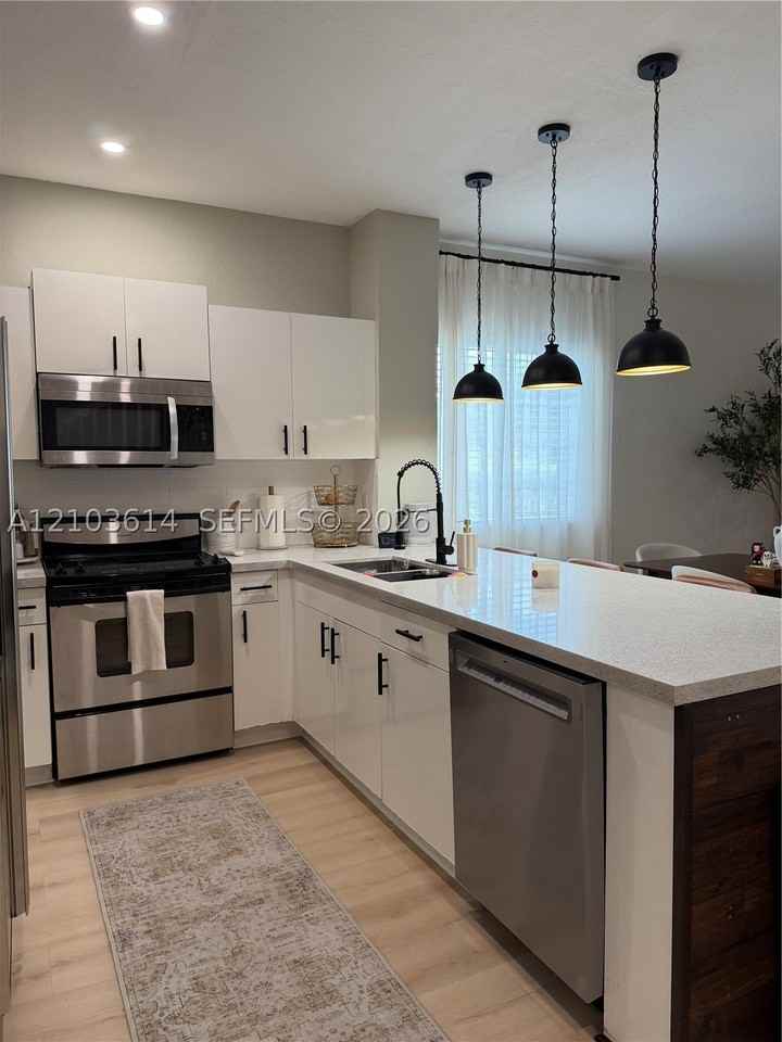 1215 Nw 100th Ave #1215 - Photo 4 of 8