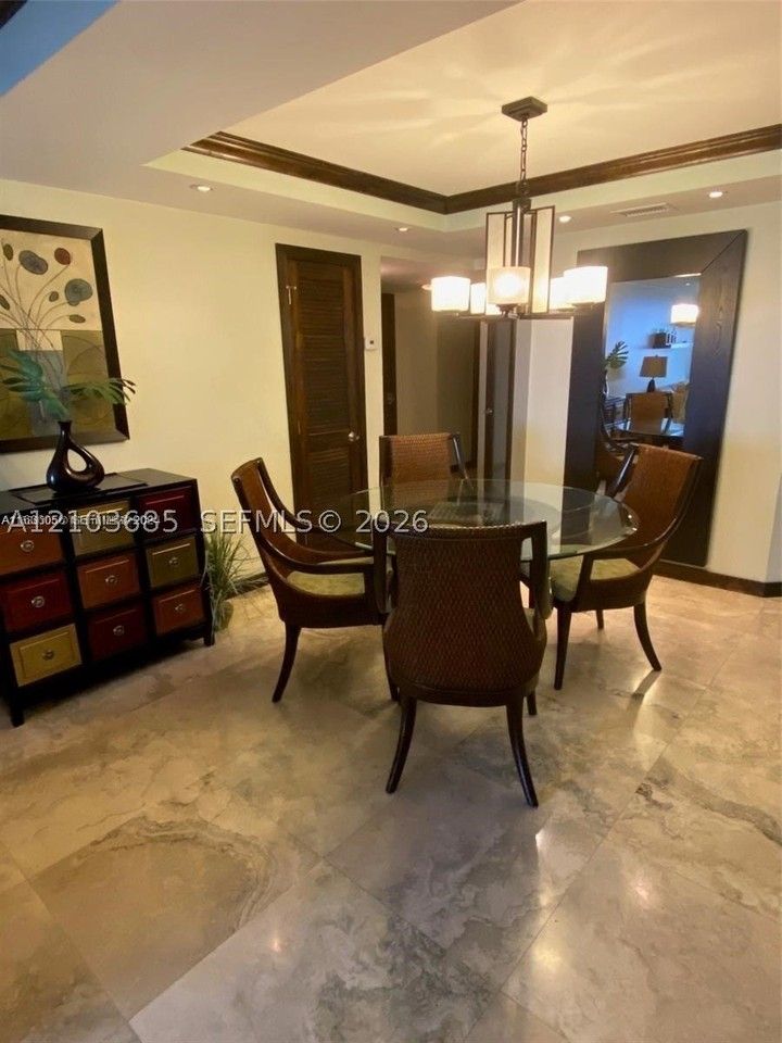 2924 Collins Ave #201 - Photo 5 of 21