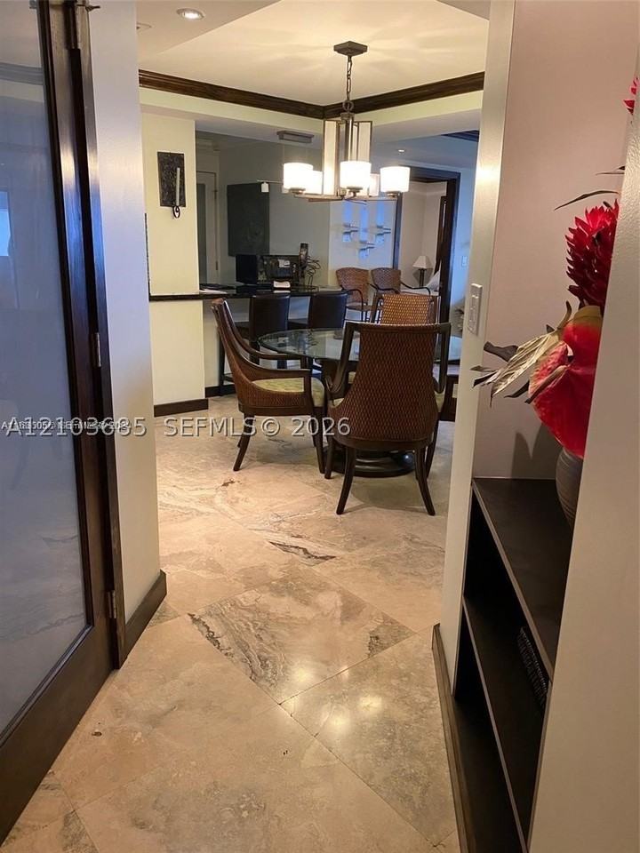 2924 Collins Ave #201 - Photo 6 of 21