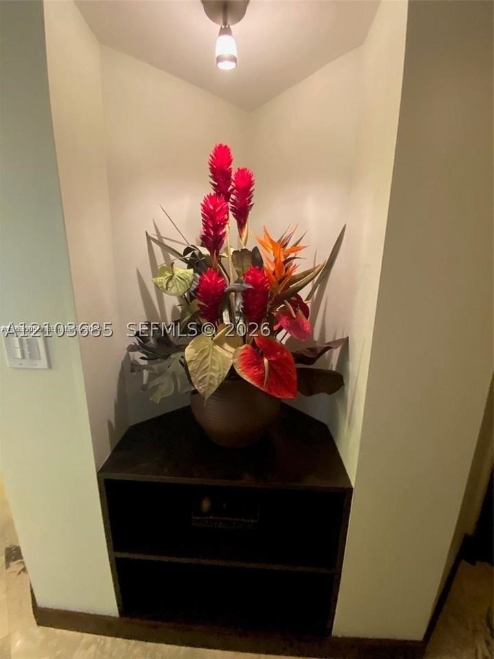 2924 Collins Ave #201 - Photo 7 of 21