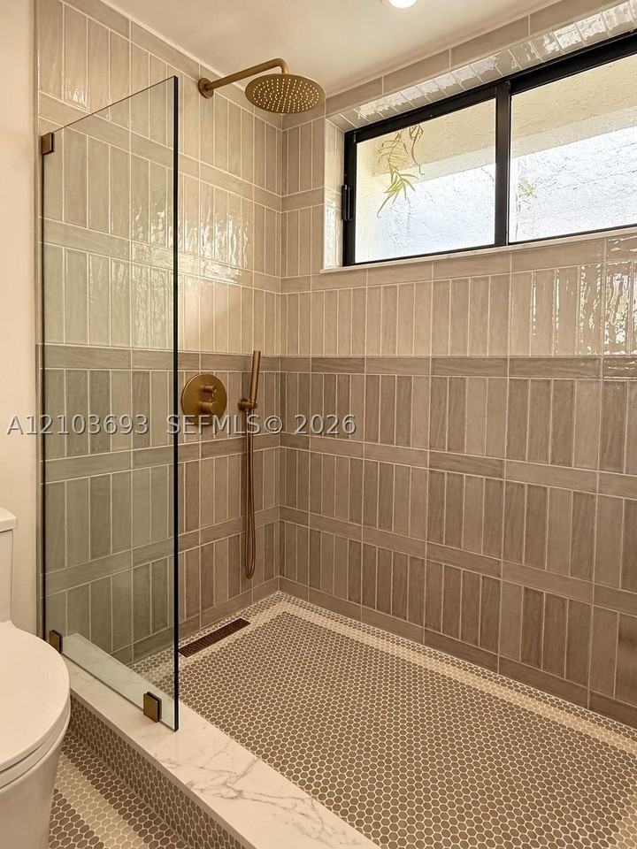 3042 Sw 27th Ave #8 - Photo 5 of 15
