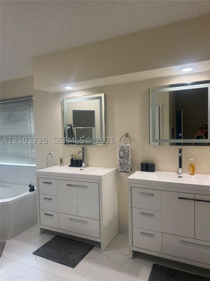 3555 Sw 49th Ct #3555 - Photo 6 of 20