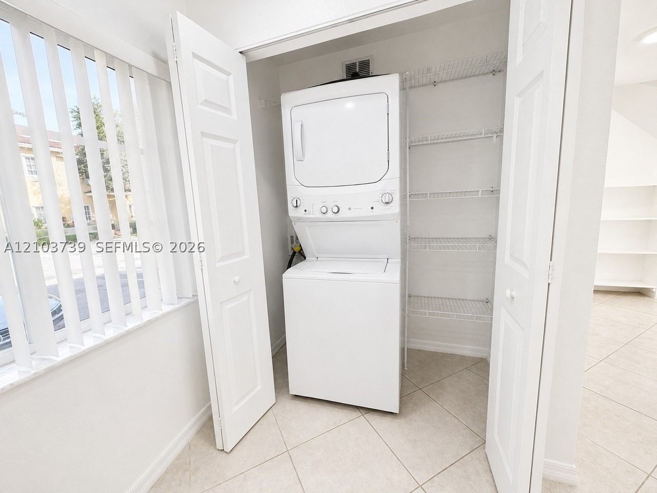 324 Ne 3rd St #C - Photo 4 of 18