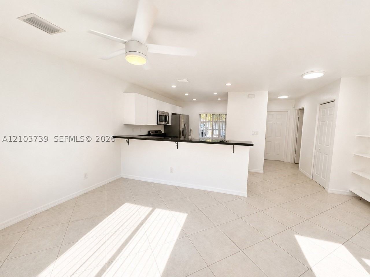 324 Ne 3rd St #C - Photo 5 of 18