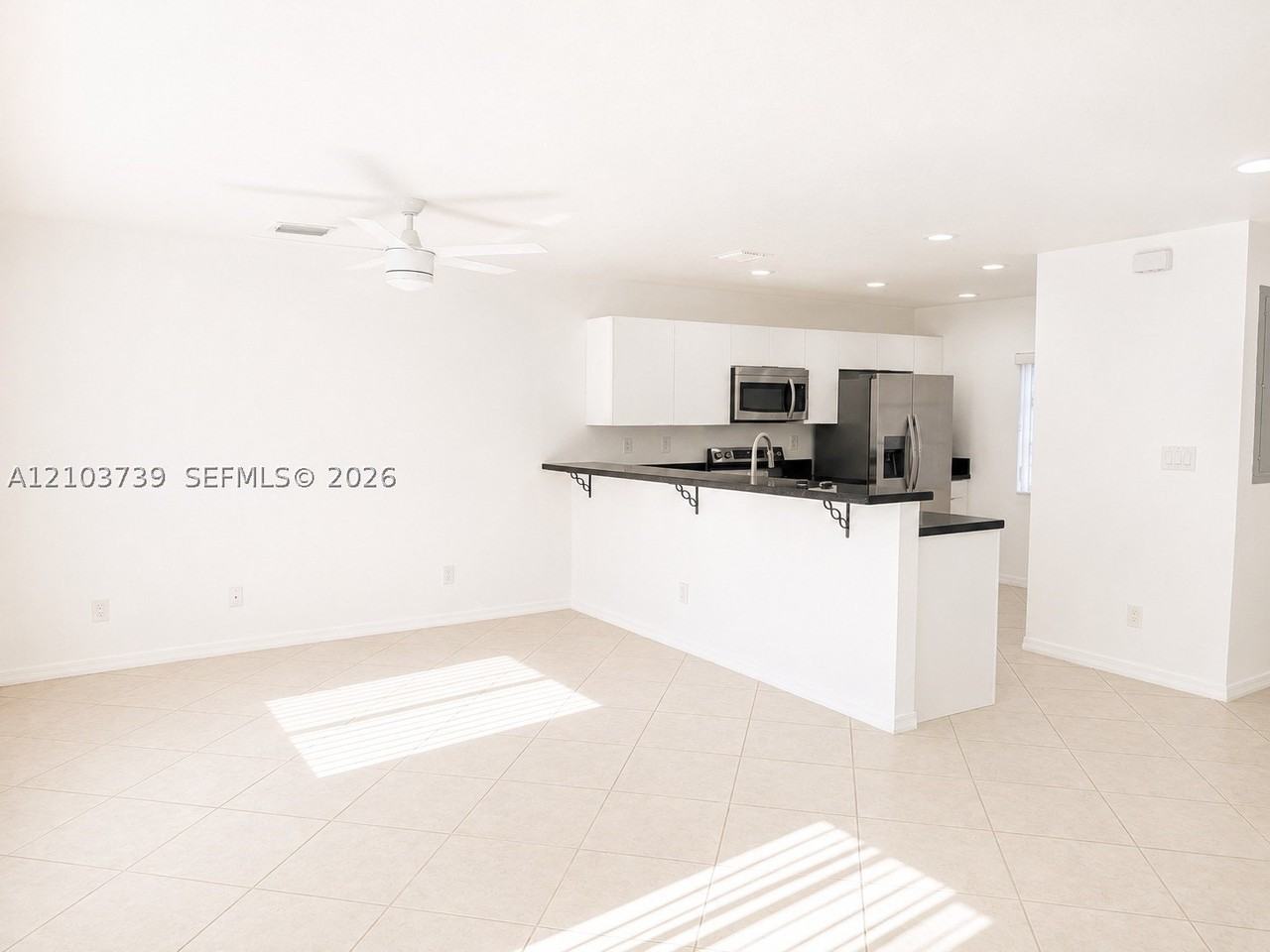 324 Ne 3rd St #C - Photo 7 of 18